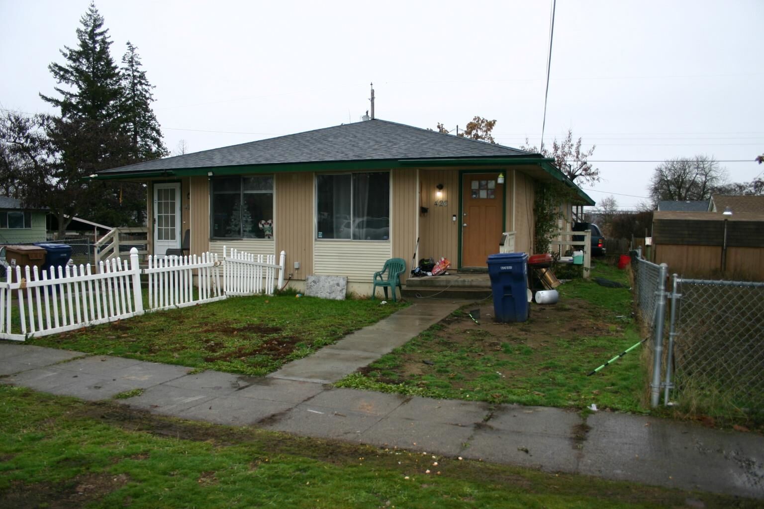 Property Photo: 426/428 E Dalton Ave WA 99207