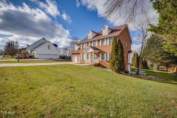 Property Photo: 1402 Lake Ridge Square TN 37601