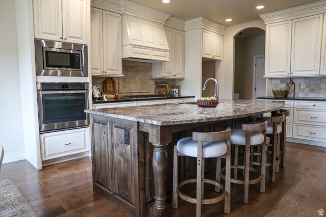 Property Photo: 2154 E Viscaya Dr UT 84020