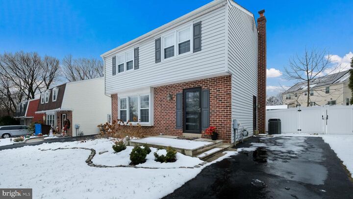 Property Photo:  184 Woodlark Lane  PA 19063 
