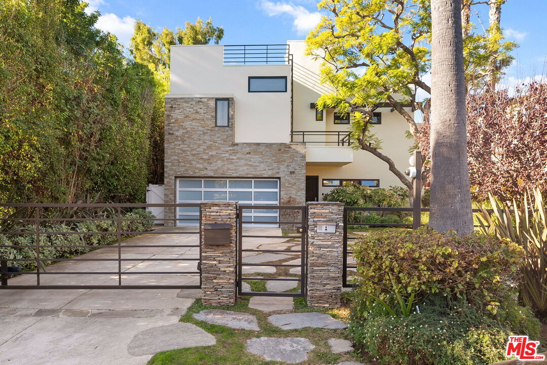 Property Photo: 215 S Anita Ave CA 90049