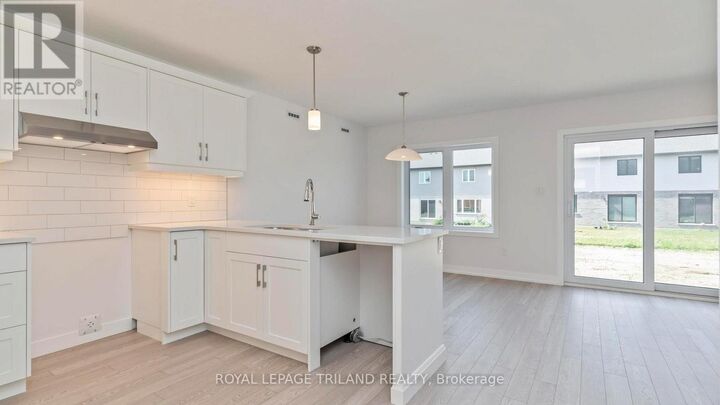 Property Photo: 118 Styles Drive ON N5R 0N8
