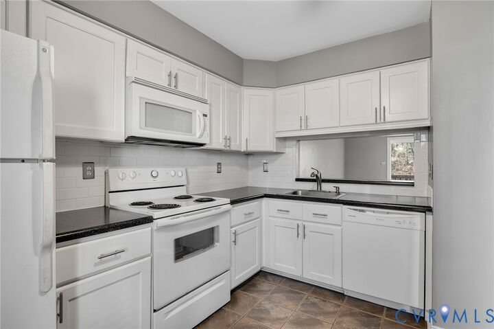 Property Photo: 14723 Beacon Hill Court VA 23112