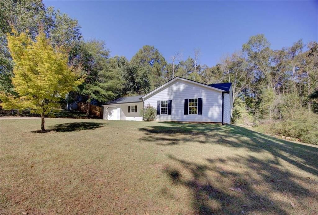 Property Photo:  915 Navajo Trail  GA 30016 