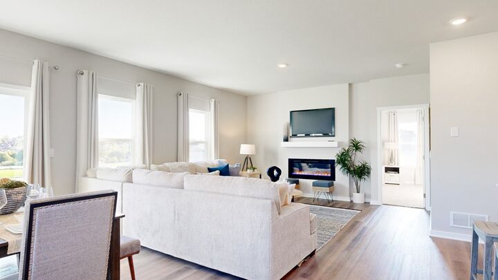 Property Photo: 409 Creekview Avenue IA 50226
