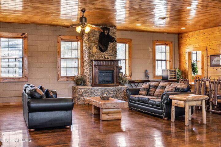 Property Photo:  301 School St  TN 37385 