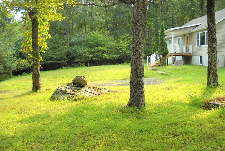 Property Photo:  76 Wynkoop Drive  NY 12446 