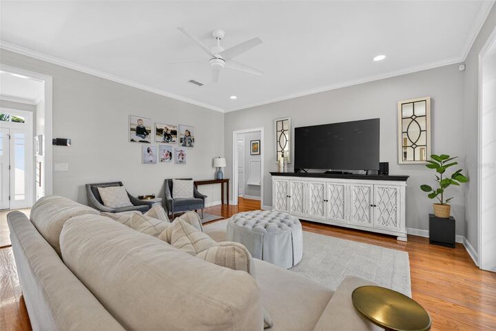 Property Photo:  3117 W Euclid Avenue  FL 33629 