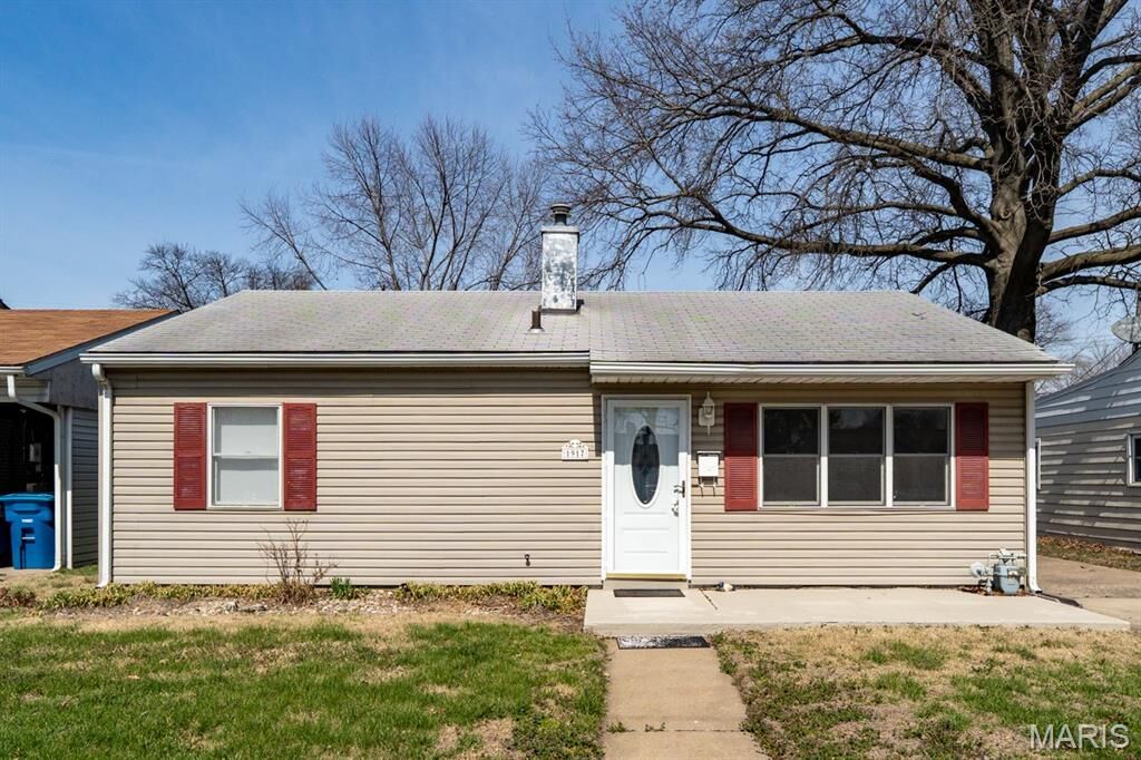 Property Photo:  1917 Joy Avenue  IL 62040 