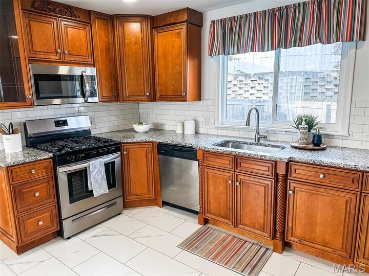 Property Photo:  1 Dickson Court  MO 63122 