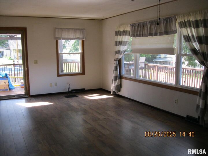 Property Photo: 301 N Church St Street IL 61230