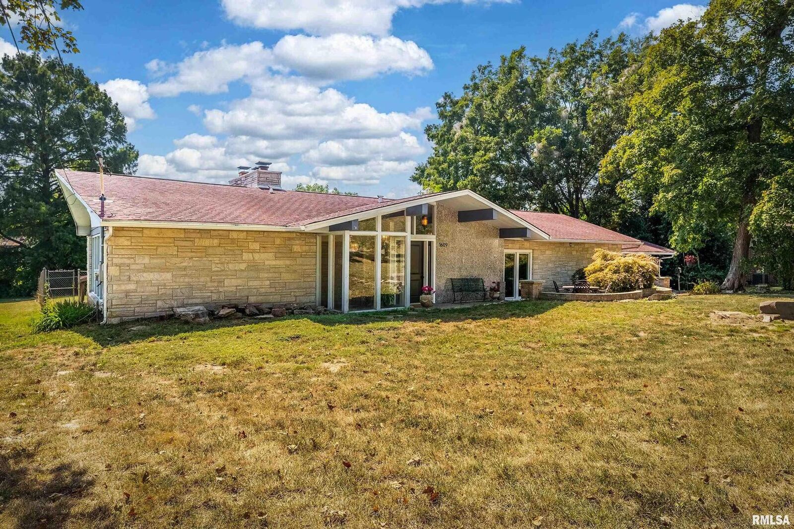 Property Photo: 1609 Tina Dr Drive IL 62966