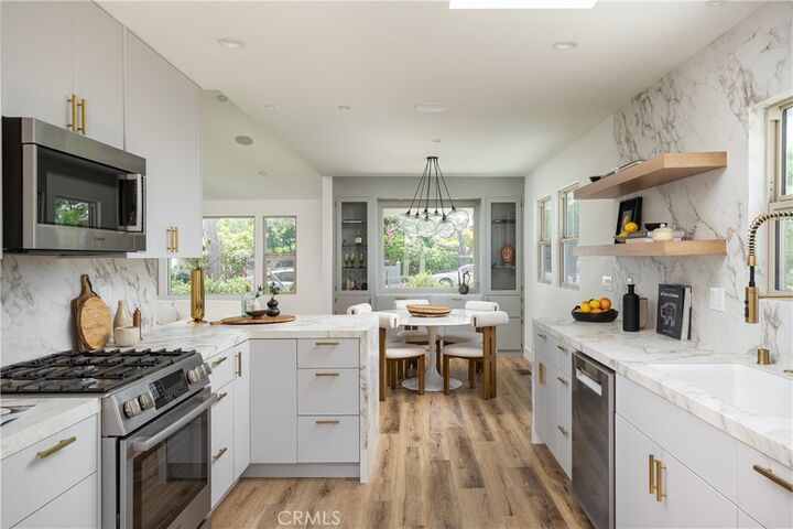 Property Photo:  212 E 19th Street  CA 92627 