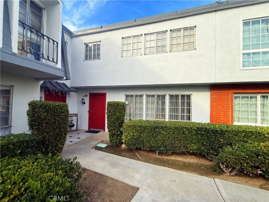 Property Photo:  1974 W Glenoaks Avenue  CA 92801 