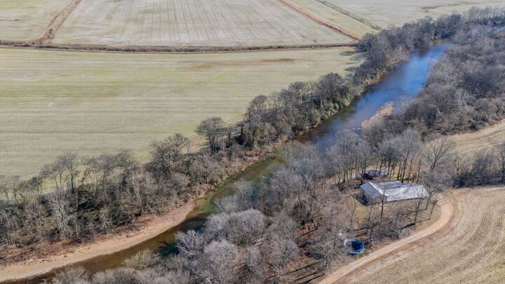 Property Photo:  5725 Wayland Springs Rd  TN 38463 