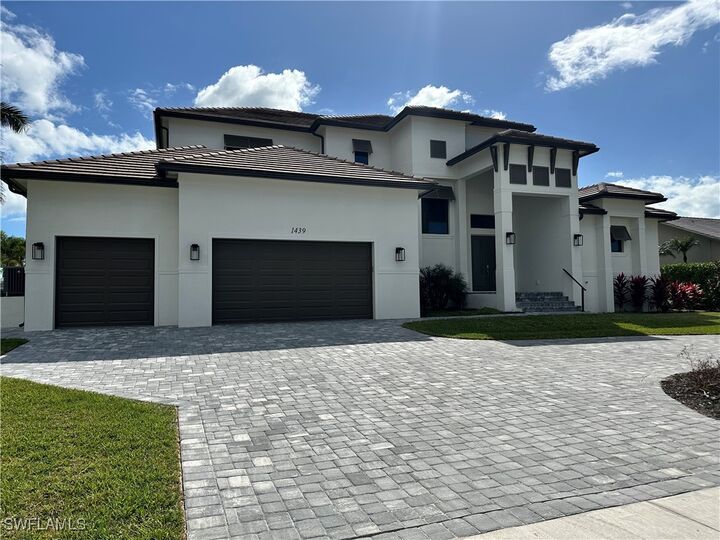 Property Photo: 654 Bamboo Court FL 34145