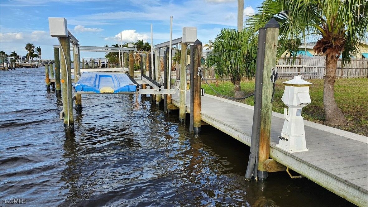 Property Photo: 2596 Bayshore Drive FL 33993