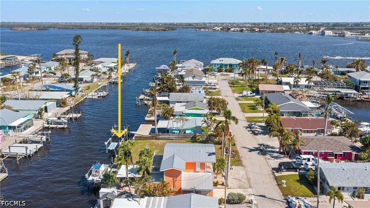 Property Photo:  2596 Bayshore Drive  FL 33993 