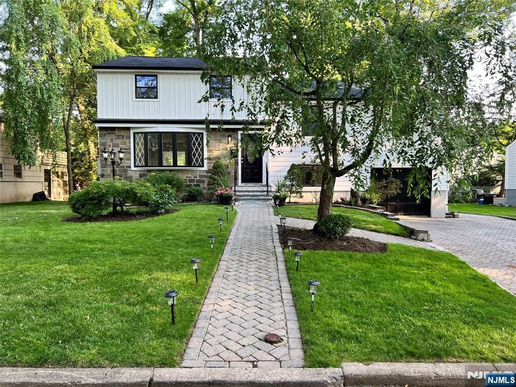 Property Photo:  392 Marlboro Road  NJ 07631 