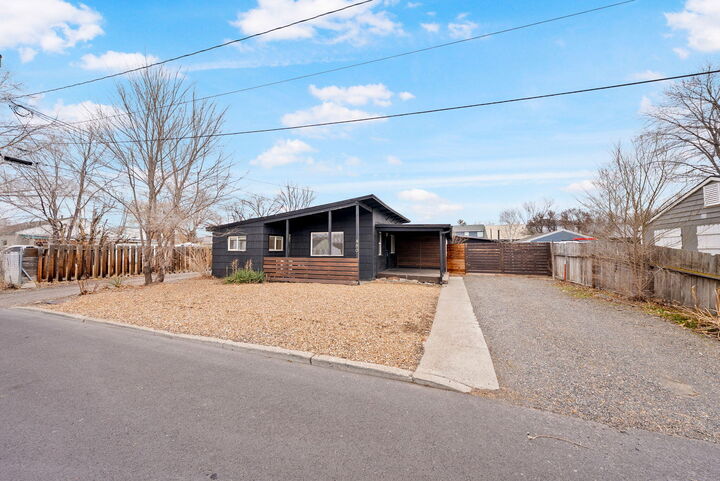 Property Photo:  480 SE Dunham Street  OR 97754 