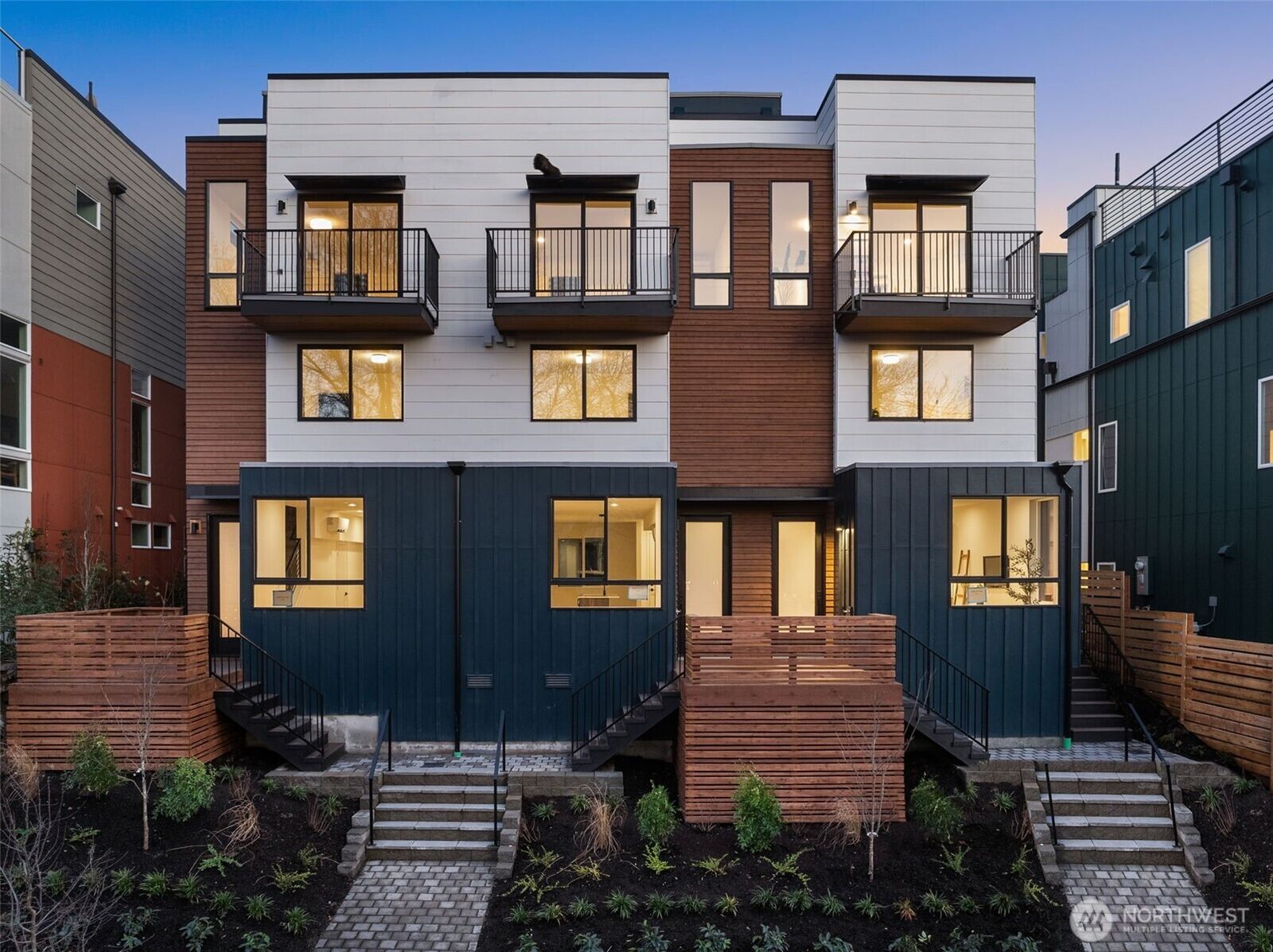 Property Photo: 916 A 15th Avenue WA 98122