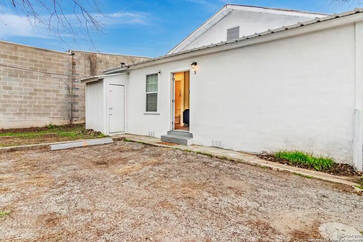 Property Photo:  1407 Leal 3  TX 78207 