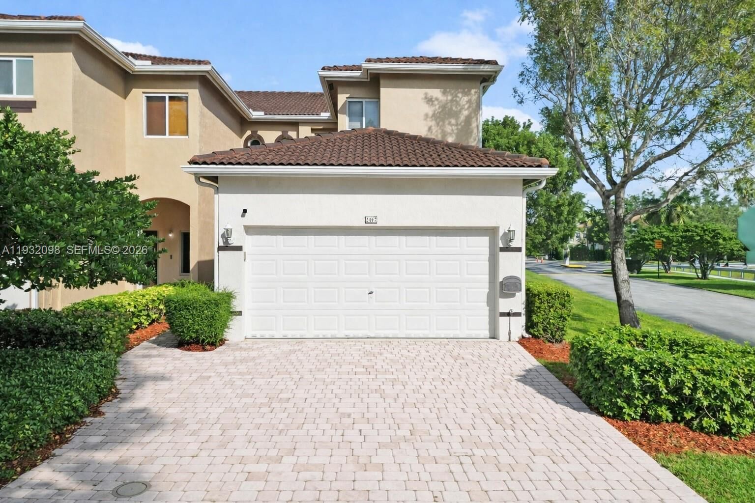 Property Photo:  2467 SE 19th St  FL 33035 