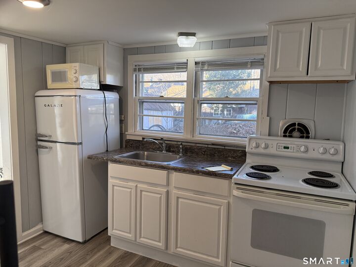 Property Photo:  106 Wall Street  CT 06443 