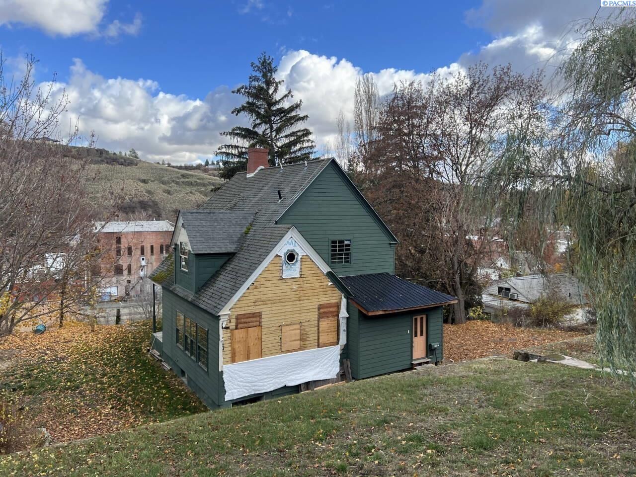 Property Photo:  205 N West Street  WA 99111 