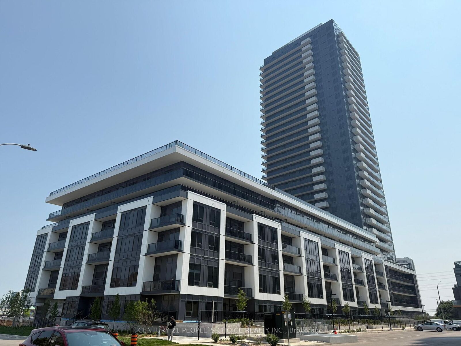 Property Photo:  5105 Hurontario Street W 1904  ON L4Z 0C9 