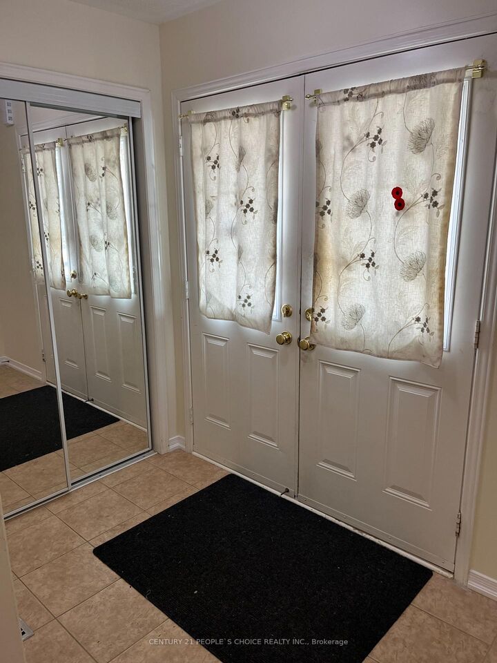 Property Photo:  14 Bersan Terrace Upper  ON L6P 3T2 