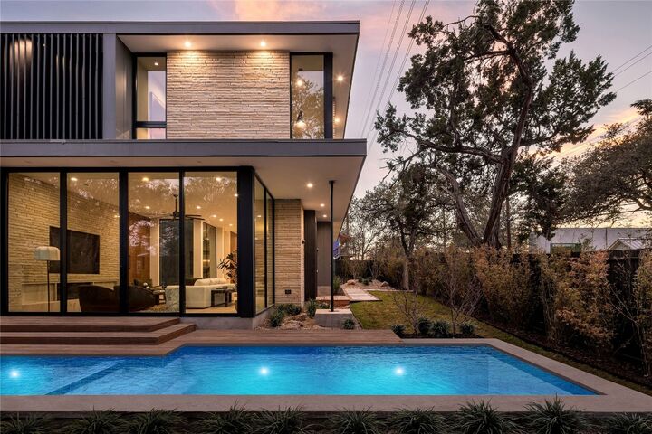 Property Photo:  915 Columbus Street  TX 78704 