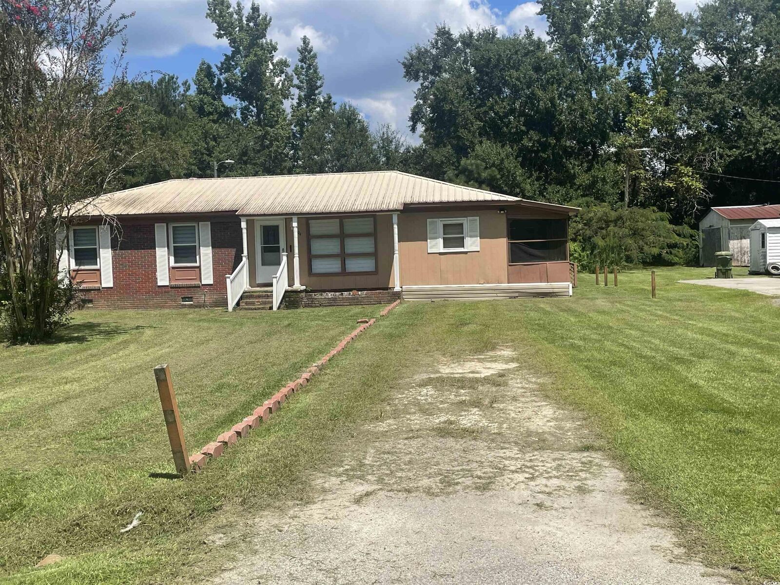 Property Photo:  704 W Alder St.  SC 29510 