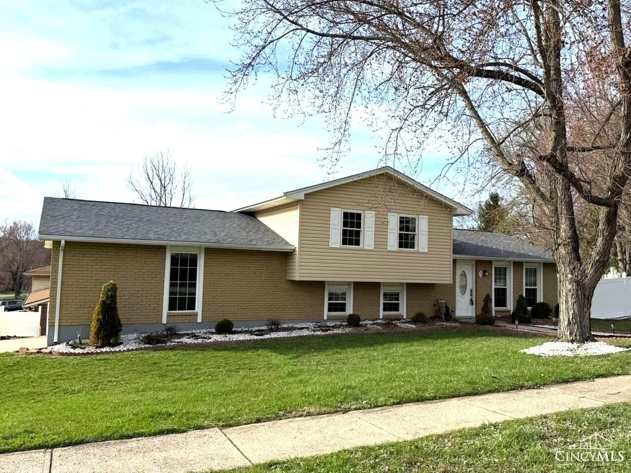 Property Photo:  1 Pinehurst Court  OH 45014 