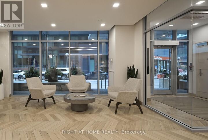 Property Photo:  15 Bruyeres Mews Th106  ON M5V 0A7 