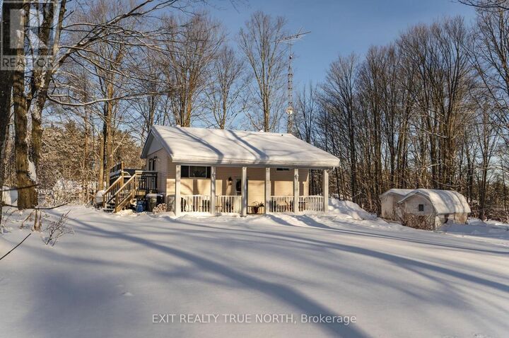 Property Photo: 8 Robin Court ON L9M 0B9