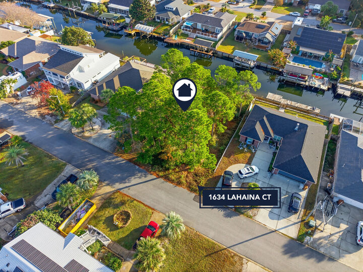 Property Photo: 1634 Lahaina Court FL 32563