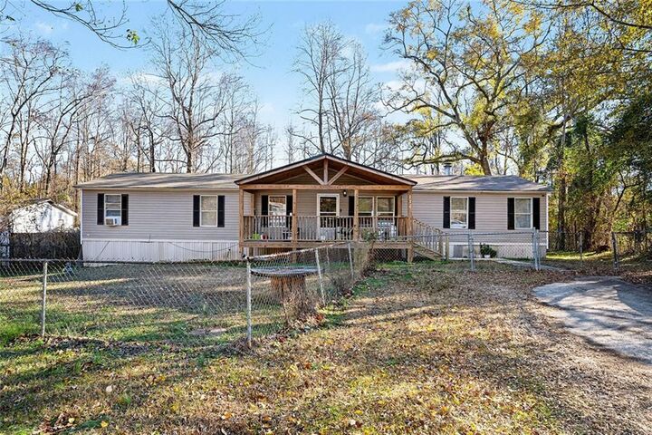 Property Photo:  112 Skyland Drive E  GA 30248 