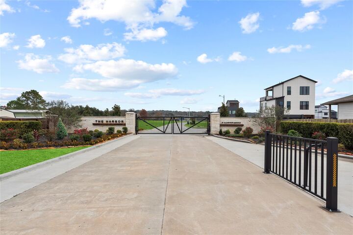 Property Photo: 13195 Clear View Drive TX 77318