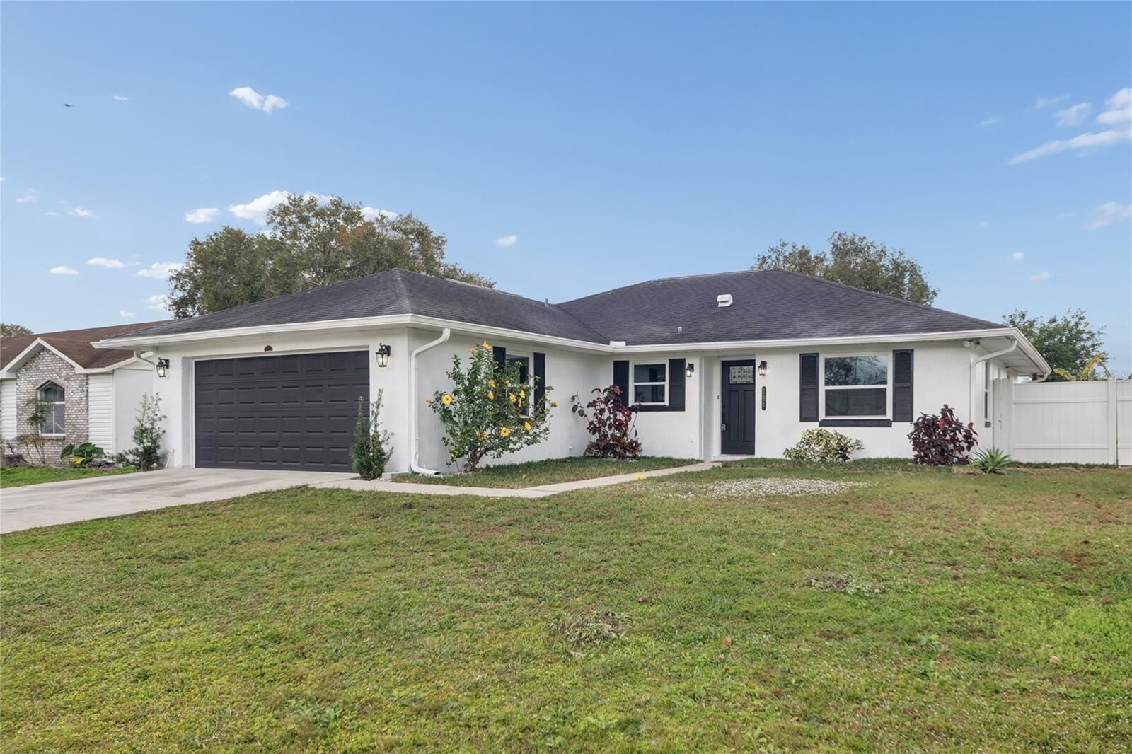 Property Photo:  761 Leonardo Court  FL 34758 