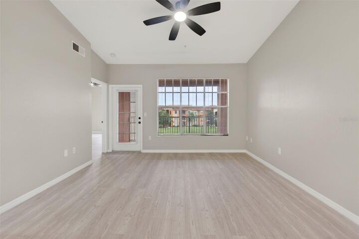 Property Photo:  5572 Metrowest Boulevard 304  FL 32811 