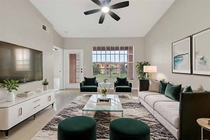 Property Photo:  5572 Metrowest Boulevard 304  FL 32811 