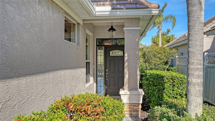 Property Photo: 6519 Oakland Hills Drive FL 34202