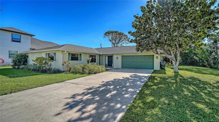 Property Photo:  4250 Shamrock Drive  FL 34293 