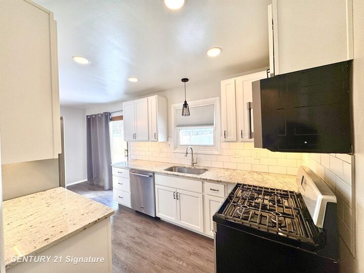 Property Photo:  919 Stinson Drive  MI 48604 