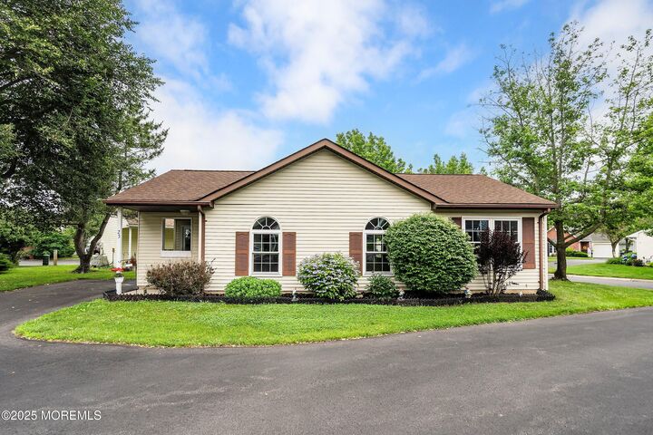 Property Photo:  23 Datchet Close 1000  NJ 07728 