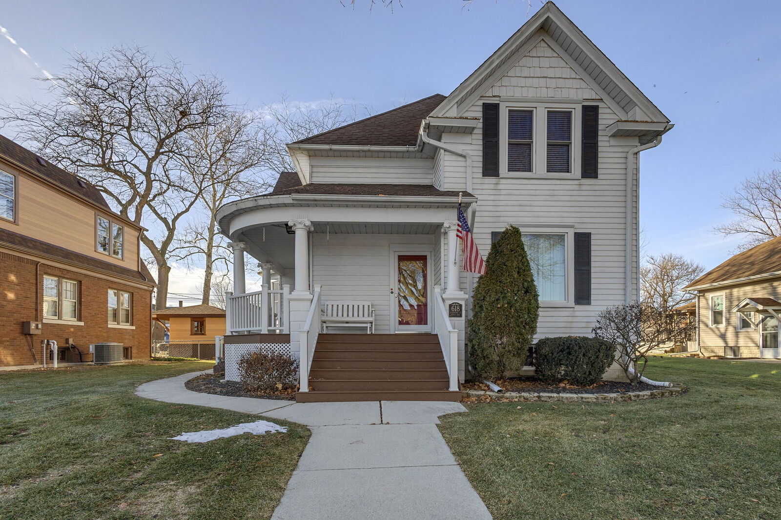 Property Photo:  618 Woodward Street  IL 60401 
