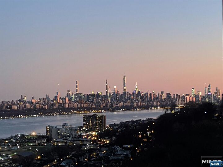 Property Photo:  3 Horizon Road 1002  NJ 07024 