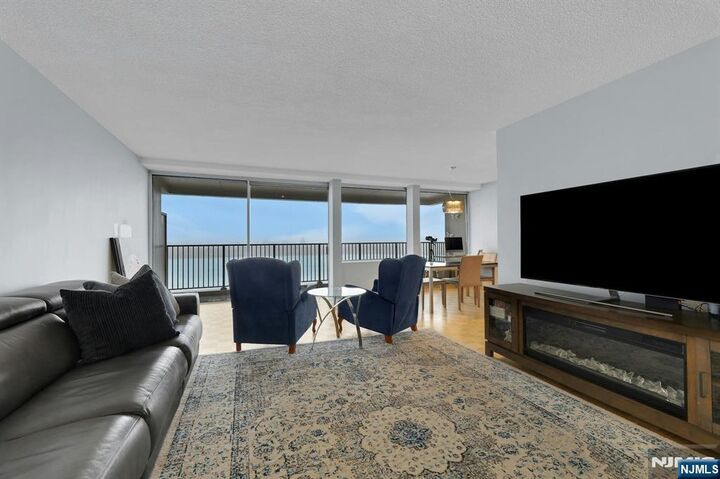 Property Photo:  3 Horizon Road 1002  NJ 07024 
