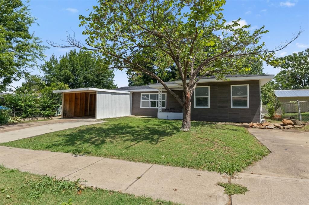 Property Photo:  1729 Jocyle Street  TX 76010 